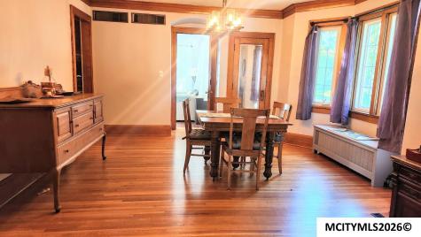 232 5th NW Mason City IA 50401
