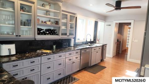 232 5th NW Mason City IA 50401
