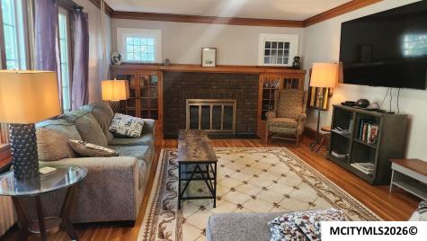232 5th NW Mason City IA 50401