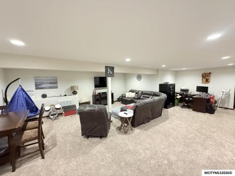 2716 Morning Star Court Mason City IA 50401