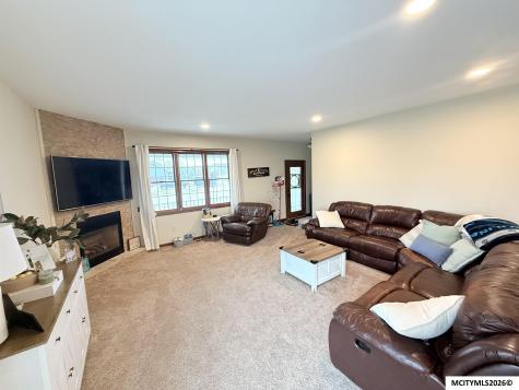 2716 Morning Star Court Mason City IA 50401