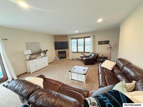 2716 Morning Star Court Mason City IA 50401