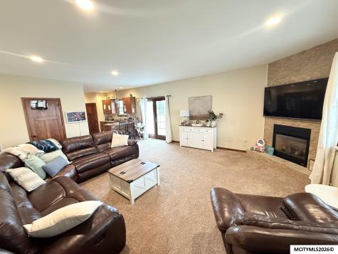2716 Morning Star Court Mason City IA 50401