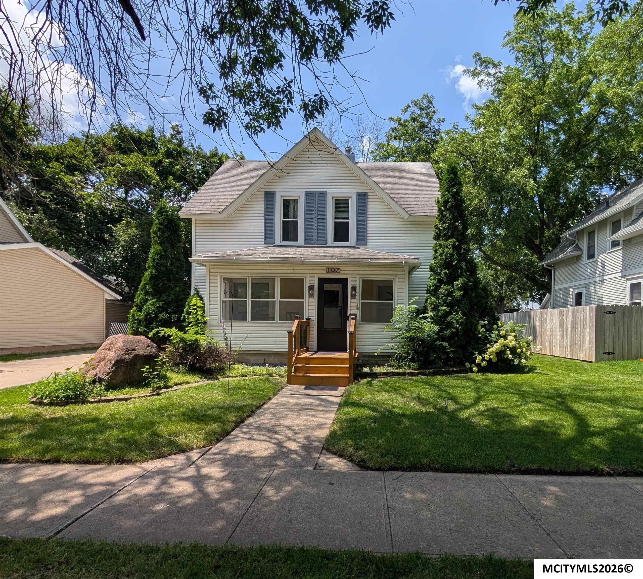 109 S 9th Street Clear Lake IA 50428
