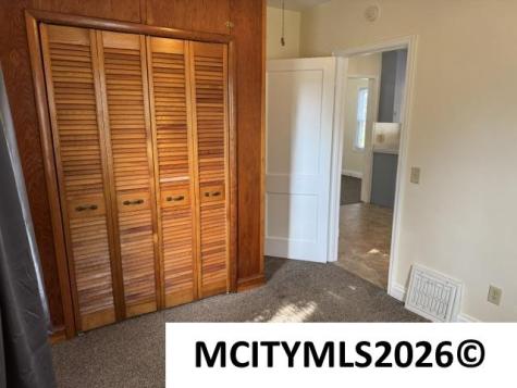 1715 S Coolidge Mason City IA 50401