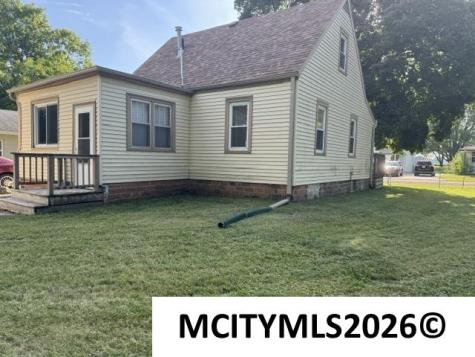 1715 S Coolidge Mason City IA 50401
