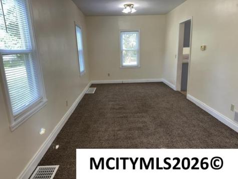 1715 S Coolidge Mason City IA 50401
