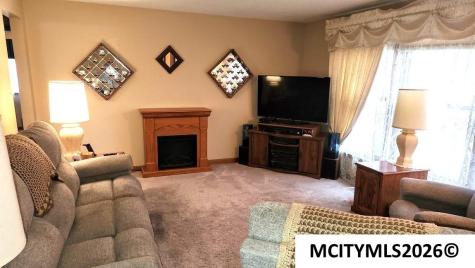 15 Lakeview Drive Mason City IA 50401