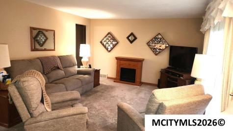 15 Lakeview Drive Mason City IA 50401