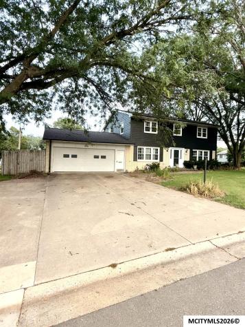 1044 Glendale Park Drive Hampton IA 50441