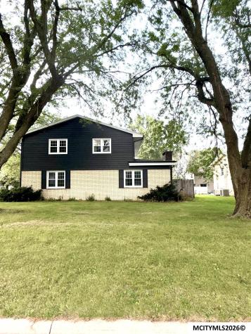 1044 Glendale Park Drive Hampton IA 50441