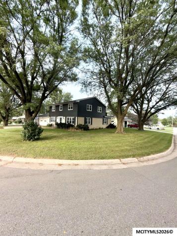 1044 Glendale Park Drive Hampton IA 50441