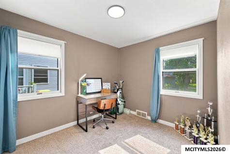 923 N Tyler Mason City IA 50401