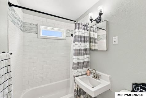 923 N Tyler Mason City IA 50401