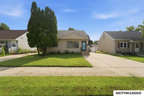923 N Tyler Mason City IA 50401