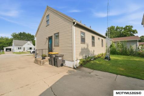 923 N Tyler Mason City IA 50401
