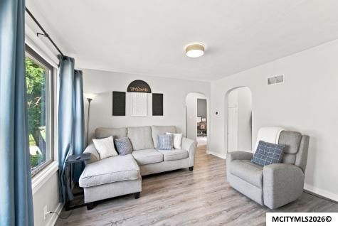 923 N Tyler Mason City IA 50401