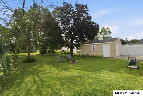 923 N Tyler Mason City IA 50401