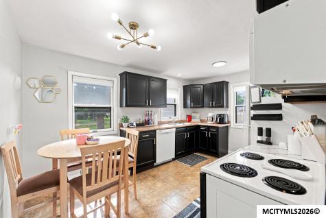 923 N Tyler Mason City IA 50401