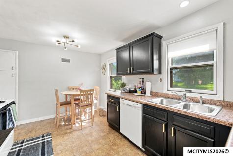 923 N Tyler Mason City IA 50401
