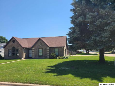 521 24th Place SW Mason City IA 50401