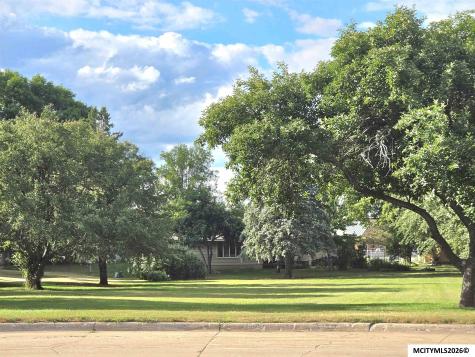 3 Mississippi Circle Mason City IA 50401
