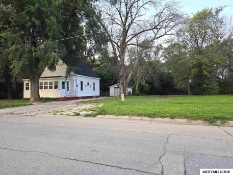 1617 N Pennsylvania Mason City IA 50401