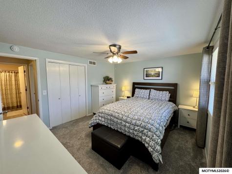 404 22nd SE Mason City IA 50401