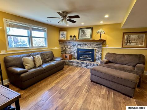 404 22nd SE Mason City IA 50401