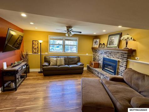 404 22nd SE Mason City IA 50401