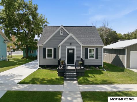 207 N 7th Street Clear Lake IA 50428