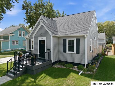 207 N 7th Street Clear Lake IA 50428