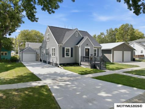 207 N 7th Street Clear Lake IA 50428