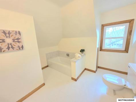 495 W 5th Street Garner IA 50438