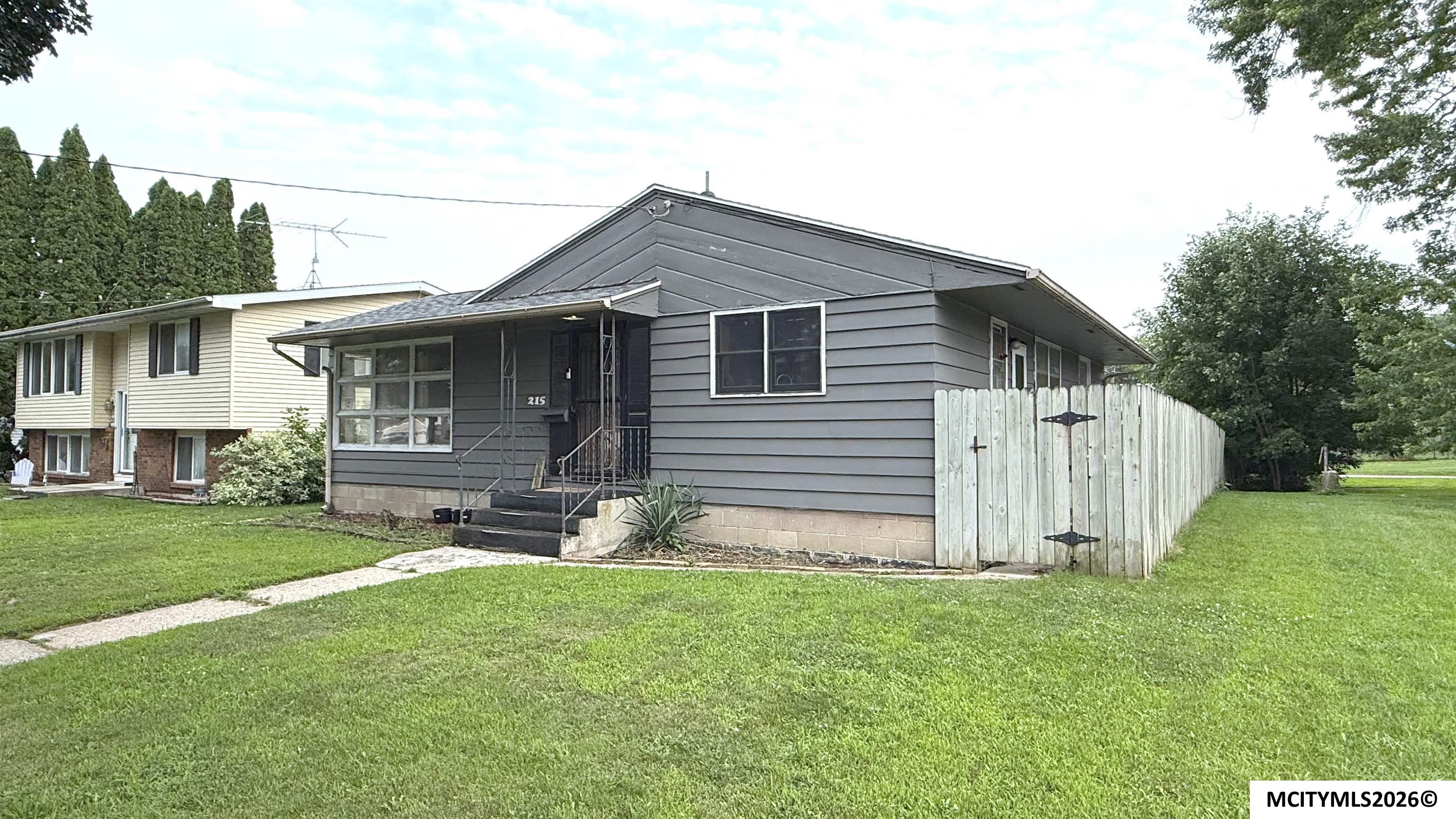 215 15th NW Mason City IA 50401