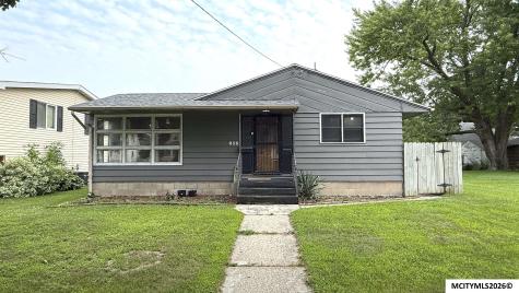215 15th NW Mason City IA 50401