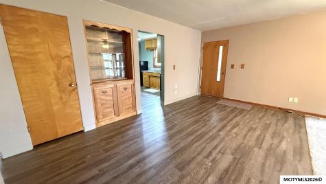 215 15th NW Mason City IA 50401