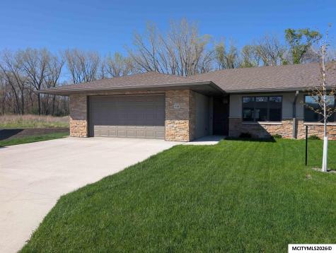 532 River Bend Court Mason City IA 50401