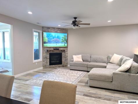 532 River Bend Court Mason City IA 50401