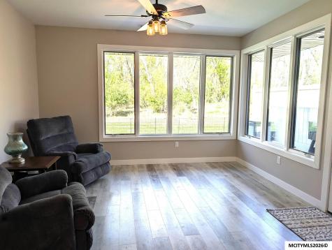 532 River Bend Court Mason City IA 50401