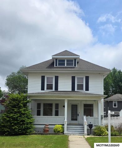 1323 S Pennsylvania Mason City IA 50401