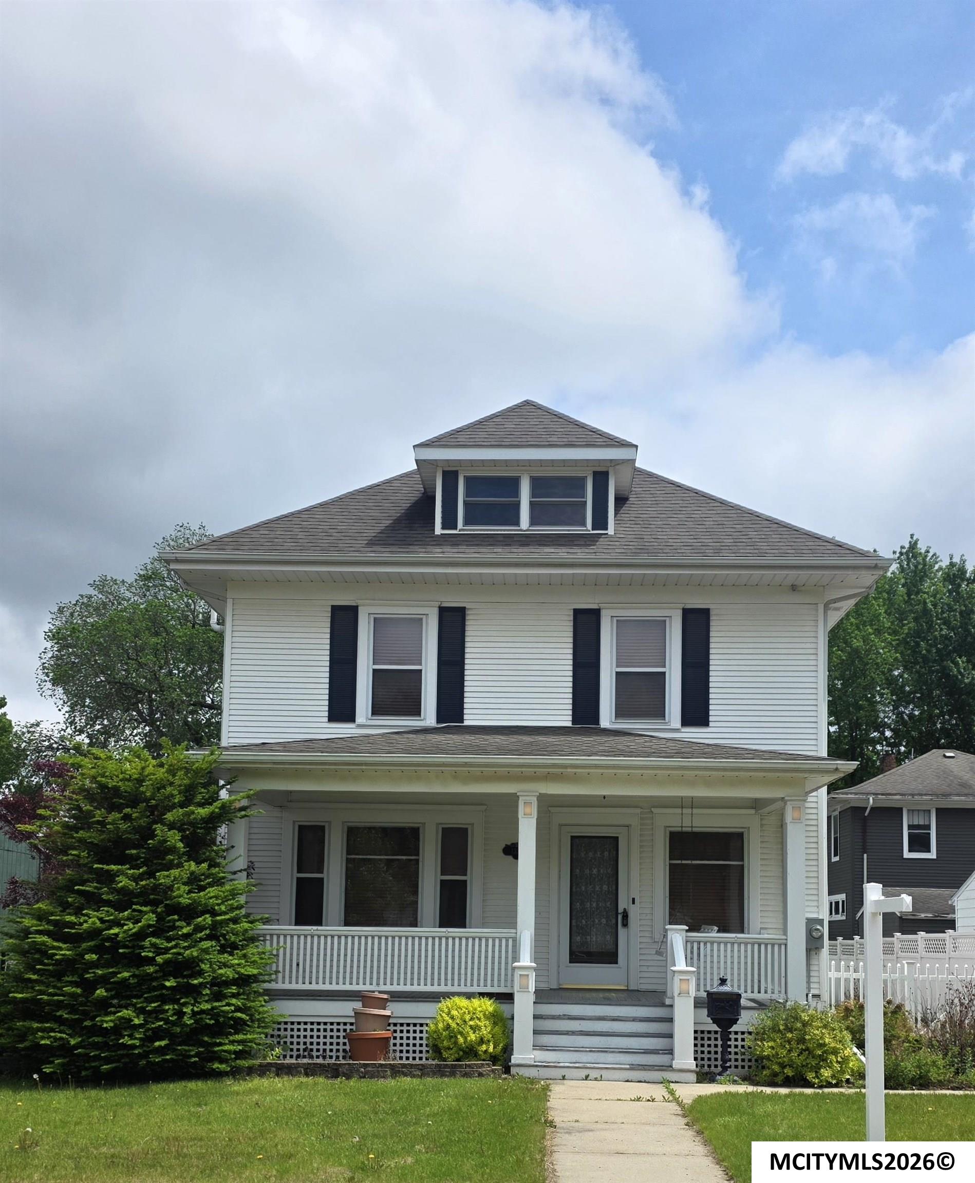 1323 S Pennsylvania Mason City IA 50401