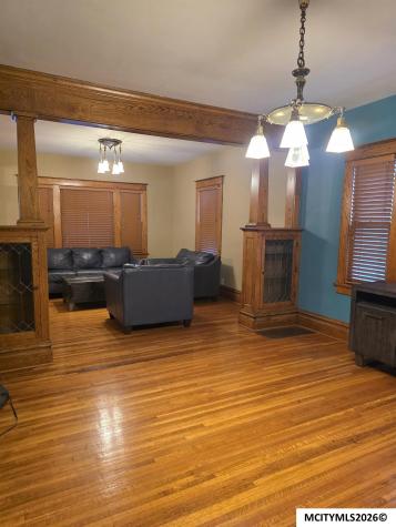 1323 S Pennsylvania Mason City IA 50401