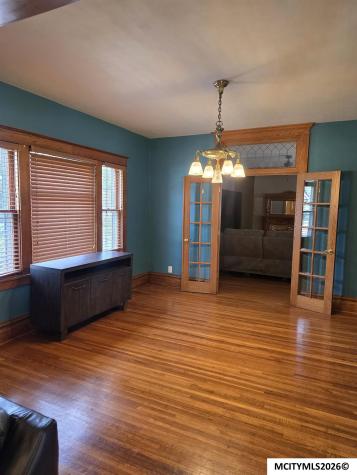 1323 S Pennsylvania Mason City IA 50401