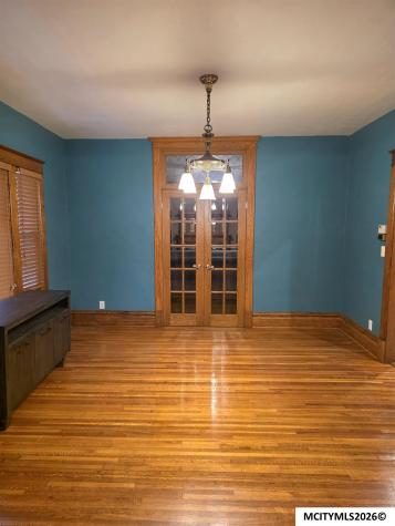 1323 S Pennsylvania Mason City IA 50401