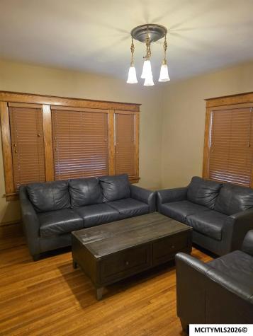 1323 S Pennsylvania Mason City IA 50401