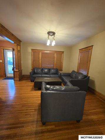 1323 S Pennsylvania Mason City IA 50401