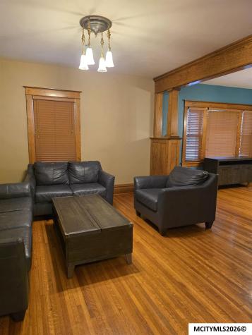 1323 S Pennsylvania Mason City IA 50401