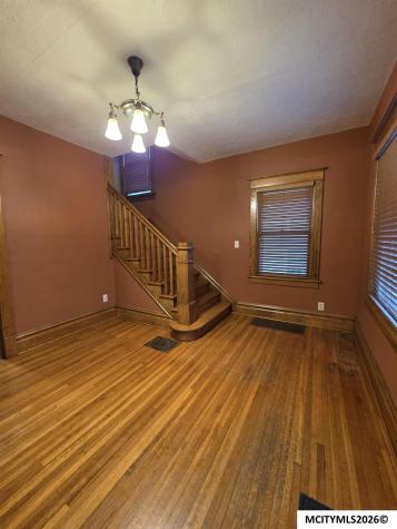 1323 S Pennsylvania Mason City IA 50401