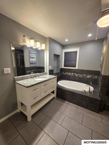 1323 S Pennsylvania Mason City IA 50401